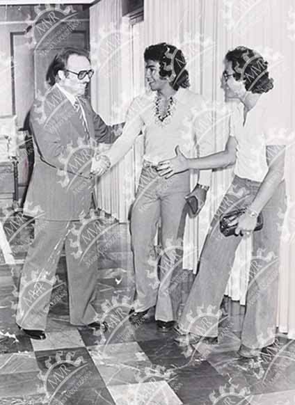 25 de octubre de 1977 - Oficinas de la OEM, Don Mario Vázquez Raña con Hugo Sánchez